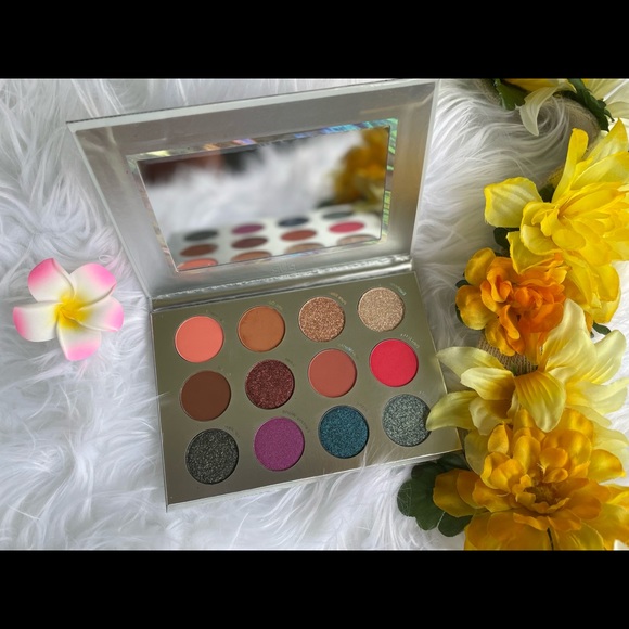 EYESHADOW PALETTE - Picture 3 of 5